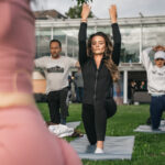 Frau in Yogaposition
