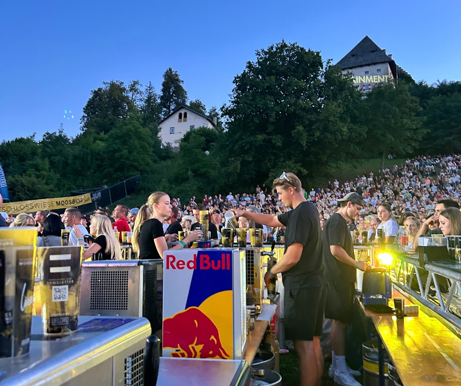 Barstation bei Konzert mit Barpersonal