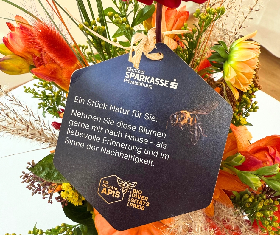 Blumenstrauß mit Infokärtchen