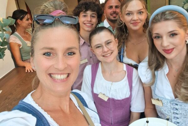 Sechs Personen machen ein Selfie vom Team UNIKAT im Zocklwirt