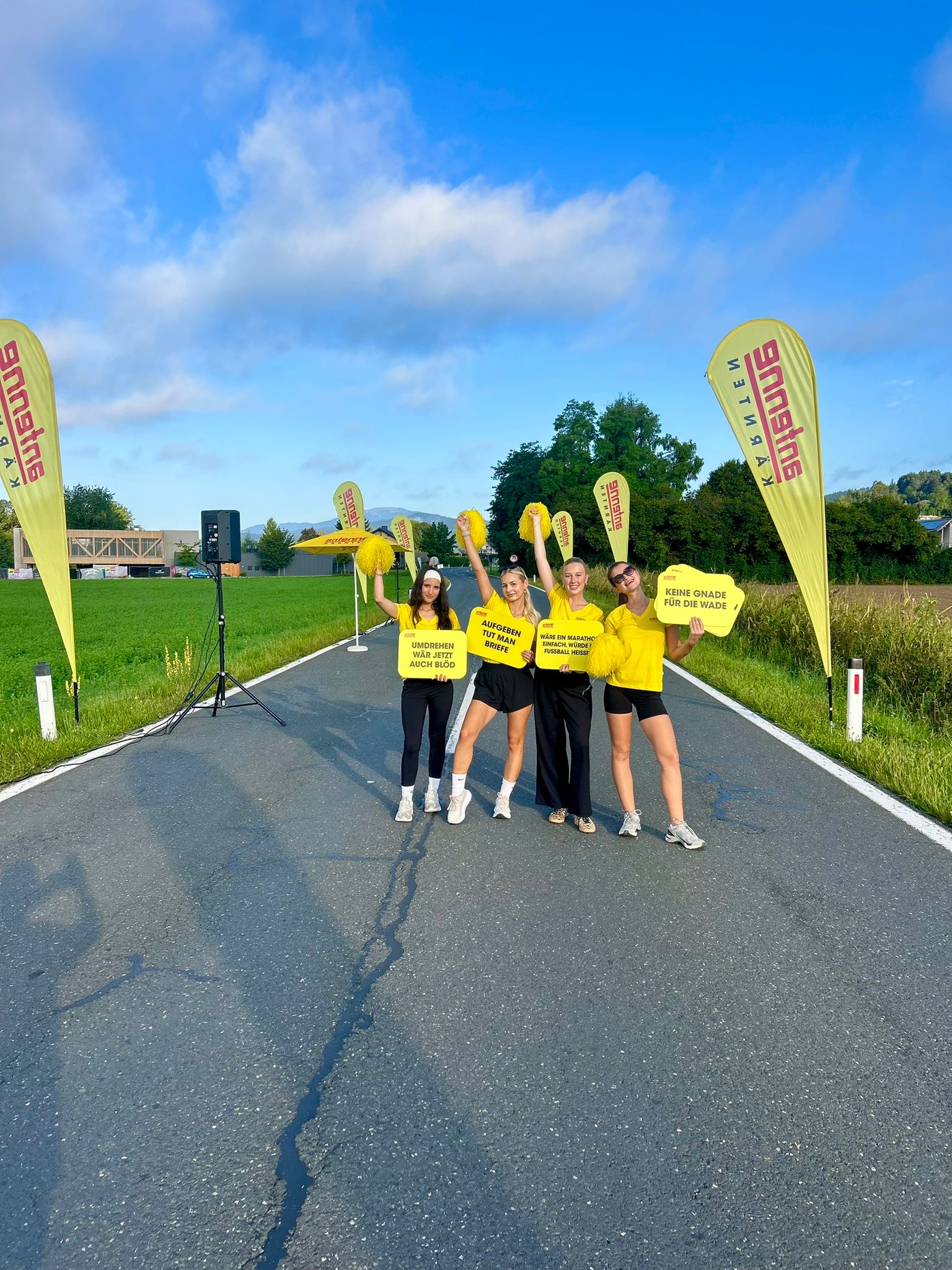 UNIKAT Hostessen für Antenne Kärnten an der Laufstrecke