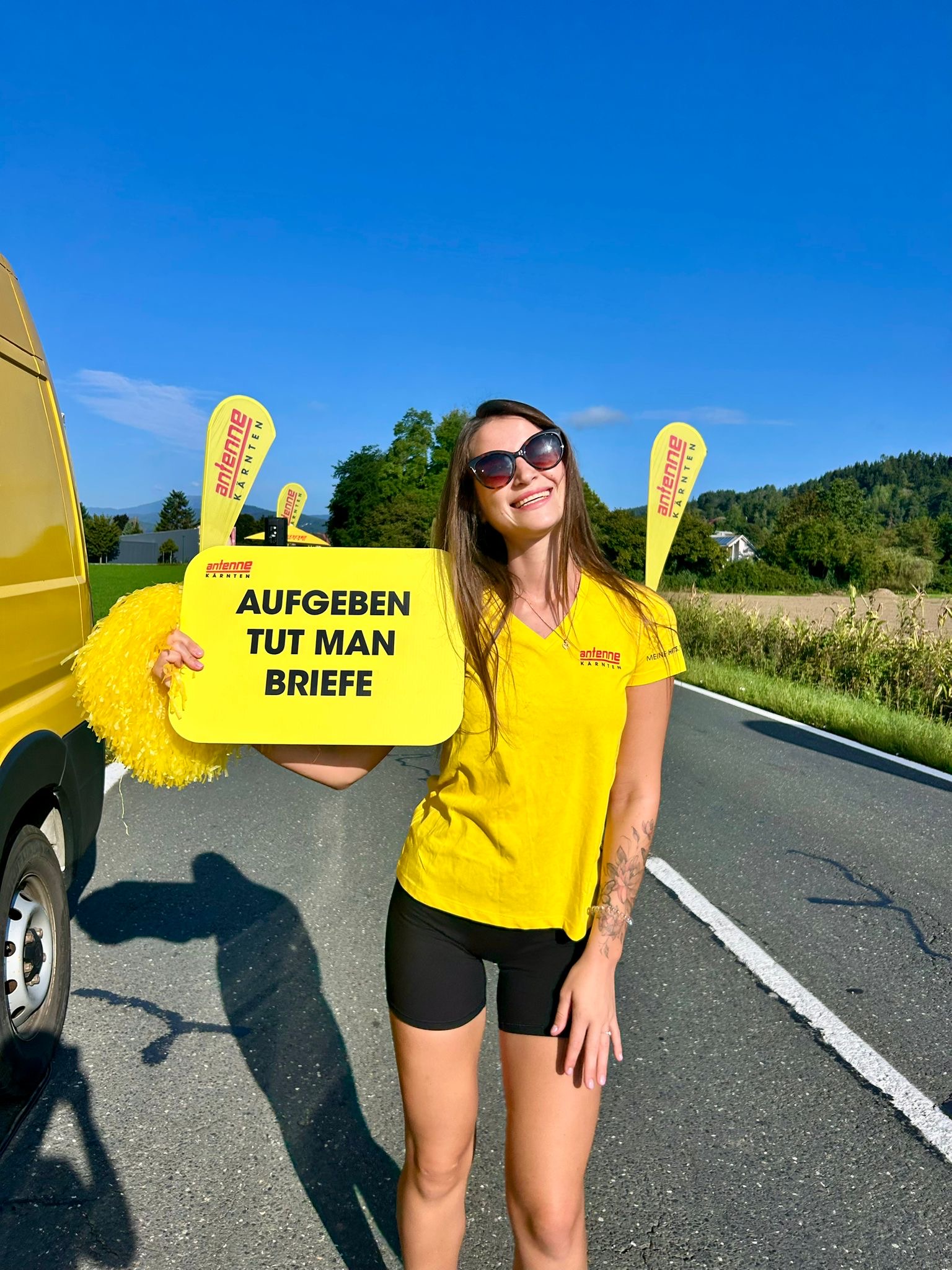 UNIKAT Hostessen für Antenne Kärnten an der Laufstrecke