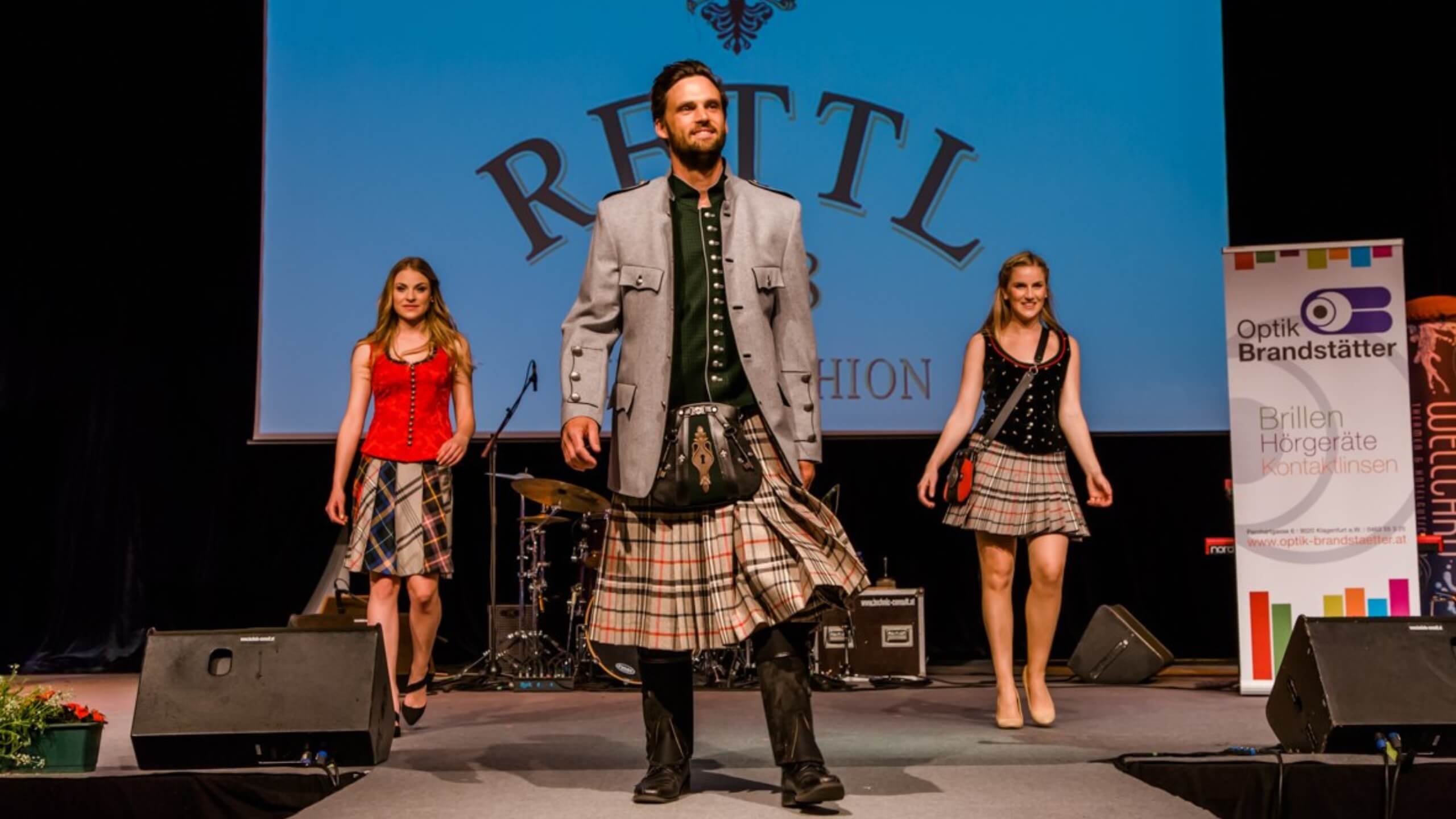 UNIKAT Models bei einer Fashionshow auf dem Laufsteg