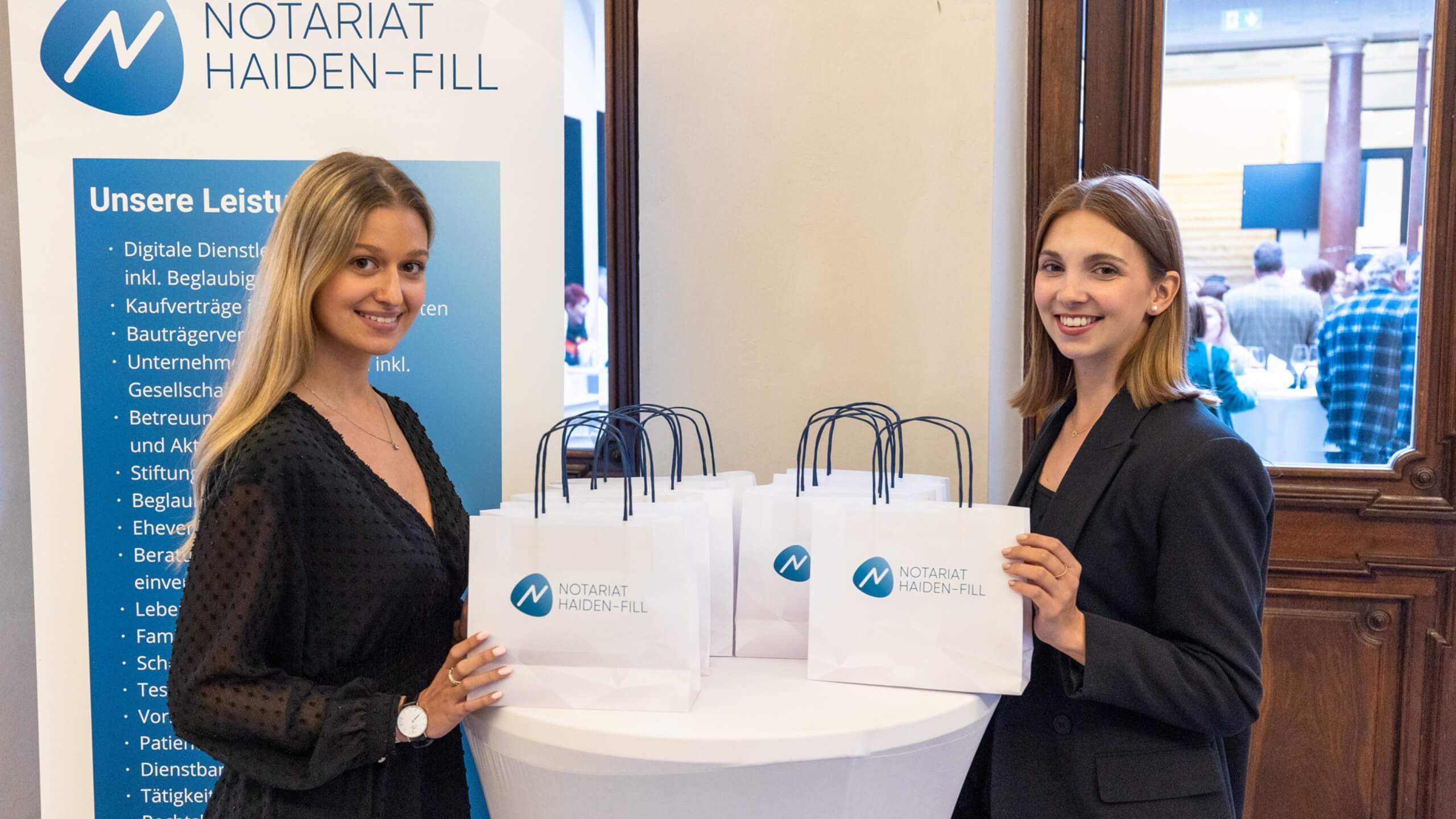 UNIKAT Personal mit Standmaterial und Give-aways